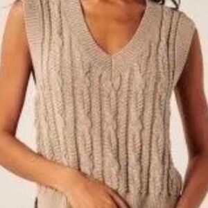 Abercrombie & Fitch Cable-Knit Sleeveless Sweater Vest. - Cool Brown